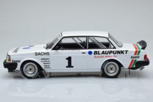 Volvo 240 Turbo IPS Racing Blaupunkt #1 P. Stureson DTM Zolder 1986 IXO 1:18 18RMC106 Metall — bild 3 av 6