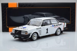Volvo 240 Turbo IPS Racing Blaupunkt #1 P. Stureson DTM Zolder 1986 IXO 1:18 18RMC106 Metall — bild 6 av 6