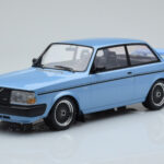 Volvo 240 Turbo Ljusblå IXO 1:18