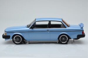 Volvo 240 Turbo Ljusblå IXO 1:18 18MCC090 Metall — bild 3 av 6
