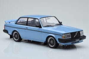 Volvo 240 Turbo Ljusblå IXO 1:18 18MCC090 Metall — bild 4 av 6