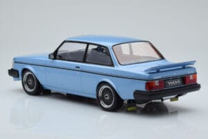 Volvo 240 Turbo Ljusblå IXO 1:18 18MCC090 Metall — bild 5 av 6