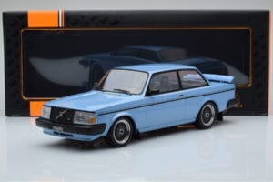 Volvo 240 Turbo Ljusblå IXO 1:18 18MCC090 Metall — bild 6 av 6