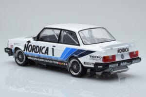 Volvo 240 Turbo Nordica #1 J. Cecotto / A. Olafsson ETCC Brno 1986 IXO 1:18 18RMC087 Metall — bild 5 av 6