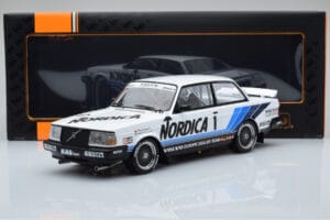 Volvo 240 Turbo Nordica #1 J. Cecotto / A. Olafsson ETCC Brno 1986 IXO 1:18 18RMC087 Metall — bild 6 av 6