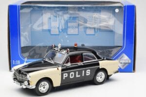 Volvo P121 Polis Revell 1:18 8904 Metall — bild 8 av 8