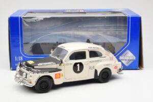 Volvo PV 544 Rally Revell 1:18 8922 Metall — bild 8 av 8