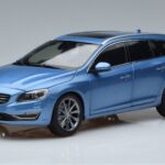 Volvo V60 D3 Power Blå FAW 1:18 9430839 Metall