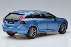 Volvo V60 D3 Power Blå FAW 1:18 9430839 Metall — bild 3 av 7