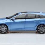 Volvo V60 D3 Power Blå FAW 1:18 9430839 Metall - image 4 of 7