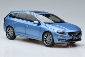Volvo V60 D3 Power Blå FAW 1:18 9430839 Metall — bild 5 av 7
