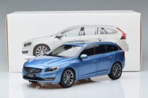 Volvo V60 D3 Power Blå FAW 1:18 9430839 Metall — bild 7 av 7