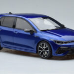 Volkswagen Golf Mk8 R Blå Otto 1:18 - image 4 of 6