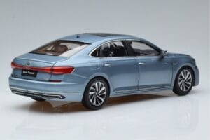 Volkswagen Passat B8 Blå FAW 1:18 ZVF000003A Metall — bild 3 av 7