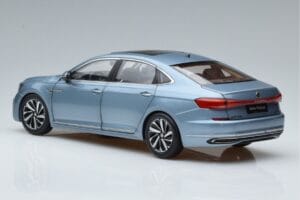 Volkswagen Passat B8 Blå FAW 1:18 ZVF000003A Metall — bild 6 av 7