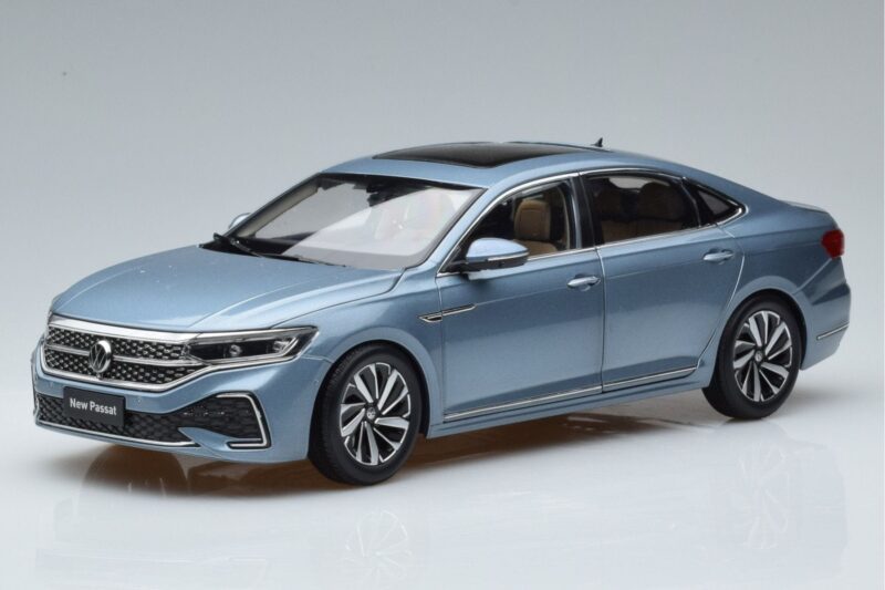 Volkswagen Passat B8 Blå FAW 1:18 ZVF000003A Metall