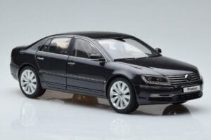Volkswagen Phaeton V6 Mazeppa Grå Kyosho 1:18 08831MBK Metall — bild 6 av 9