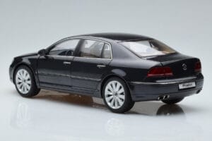 Volkswagen Phaeton V6 Mazeppa Grå Kyosho 1:18 08831MBK Metall — bild 7 av 9