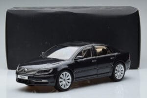 Volkswagen Phaeton V6 Mazeppa Grå Kyosho 1:18 08831MBK Metall — bild 9 av 9