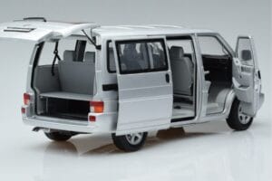 Volkswagen T4b Transporter Caravelle Minibus Schuco 1:18 450041500 Metall — bild 2 av 8
