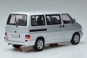 Volkswagen T4b Transporter Caravelle Minibus Schuco 1:18 450041500 Metall — bild 3 av 8