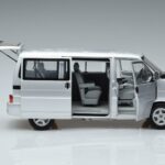 Volkswagen T4b Transporter Caravelle Minibus Schuco 1:18 450041500 Metall - image 4 of 8