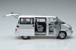 Volkswagen T4b Transporter Caravelle Minibus Schuco 1:18 450041500 Metall — bild 4 av 8