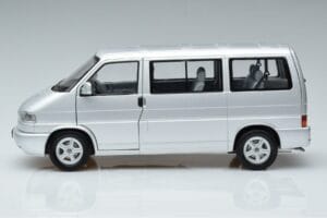 Volkswagen T4b Transporter Caravelle Minibus Schuco 1:18 450041500 Metall — bild 5 av 8