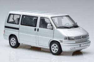 Volkswagen T4b Transporter Caravelle Minibus Schuco 1:18 450041500 Metall — bild 6 av 8