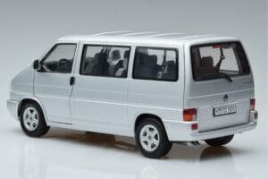 Volkswagen T4b Transporter Caravelle Minibus Schuco 1:18 450041500 Metall — bild 7 av 8