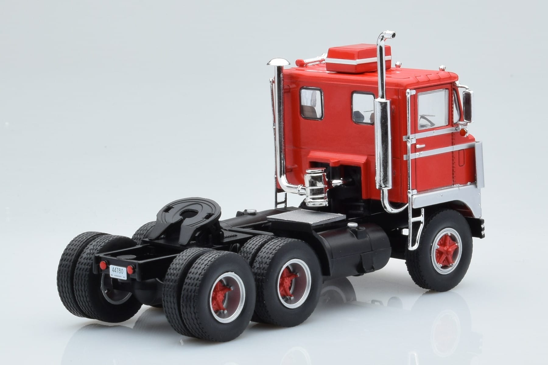 White 7400 Röd Silver IXO 1:43 TR170 Metall — bild 2 av 5