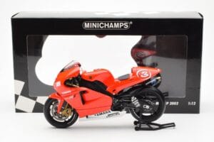 Yamaha YZR-M1 Marlboro Yamaha Team #3 M. Biaggi MotoGP 2002 Minichamps 1:12 122026303 Metall — bild 4 av 4