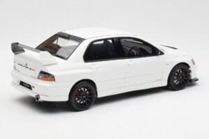 Mitsubishi Lancer Evo VIII MR FQ-400 Vit Otto 1:18 OT777 Resin — bild 2 av 6