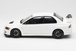 Mitsubishi Lancer Evo VIII MR FQ-400 Vit Otto 1:18 OT777 Resin — bild 3 av 6