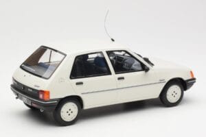 Peugeot 205 Junior Vit Otto 1:18 OT463 Resin — bild 2 av 6