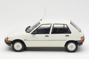 Peugeot 205 Junior Vit Otto 1:18 OT463 Resin — bild 3 av 6