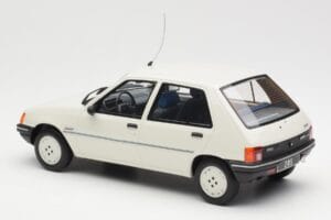 Peugeot 205 Junior Vit Otto 1:18 OT463 Resin — bild 5 av 6