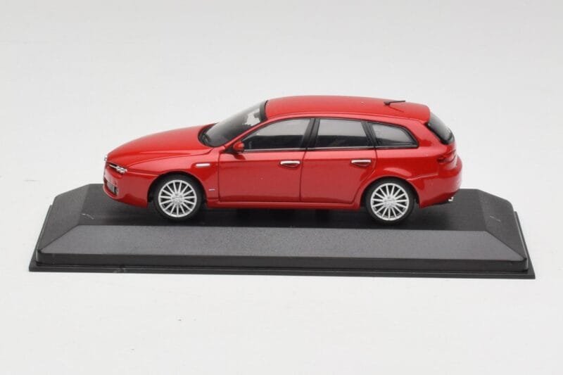 Alfa Romeo 159 Sportwagon Alfa Röd Minichamps 1:43 400120511 Metall