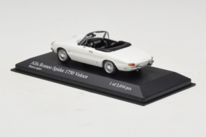 Alfa Romeo 1750 Spider Veloce Vit Minichamps 1:43 400120530 Metall — bild 3 av 4
