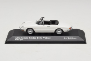 Alfa Romeo 1750 Spider Veloce Vit Minichamps 1:43 400120530 Metall