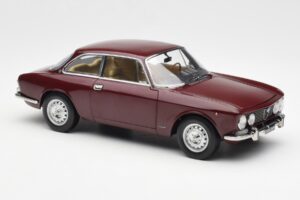 Alfa Romeo 2000 GTV Kastanjeröd Norev 1:18 187916 Metall — bild 6 av 8