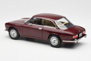 Alfa Romeo 2000 GTV Kastanjeröd Norev 1:18 187916 Metall — bild 7 av 8