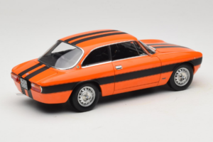 Alfa Romeo 2000 GTV Orange Norev 1:18 187918 Metall — bild 3 av 8