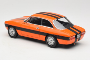 Alfa Romeo 2000 GTV Orange Norev 1:18 187918 Metall — bild 7 av 8