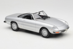 Alfa Romeo 2000 Spider Silver Norev 1:18 187884 Metall — bild 4 av 6