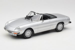 Alfa Romeo 2000 Spider Silver Norev 1:18 187884 Metall