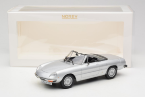 Alfa Romeo 2000 Spider Silver Norev 1:18 187884 Metall — bild 6 av 6