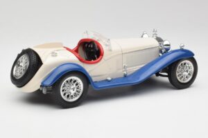 Alfa Romeo 2300 Spider Vit & Blå Bburago 1:18 3008-M1 Metall — bild 2 av 6