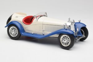 Alfa Romeo 2300 Spider Vit & Blå Bburago 1:18 3008-M1 Metall — bild 4 av 6