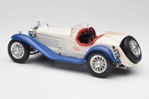 Alfa Romeo 2300 Spider Vit & Blå Bburago 1:18 3008-M1 Metall — bild 5 av 6
